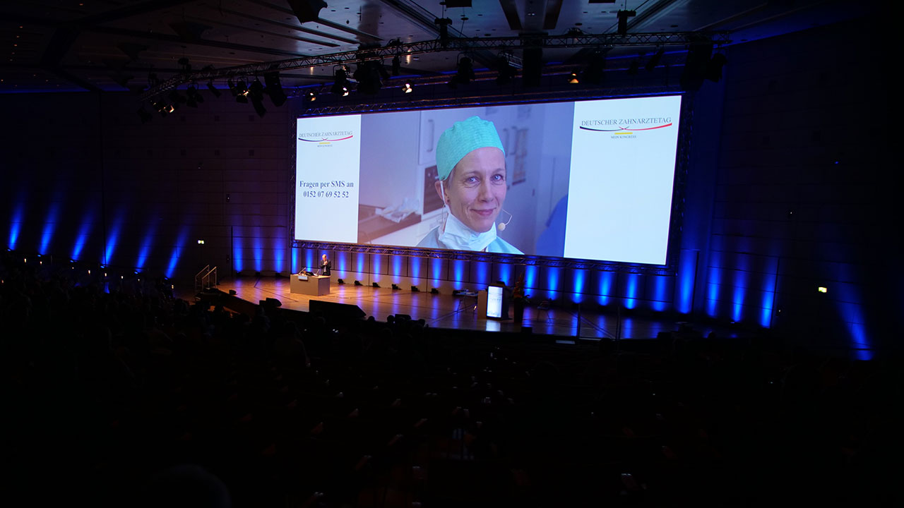 Live zugeschaltet aus dem Frankfurter Uniklinikum: Dr. Dr. Anette Strunz.
