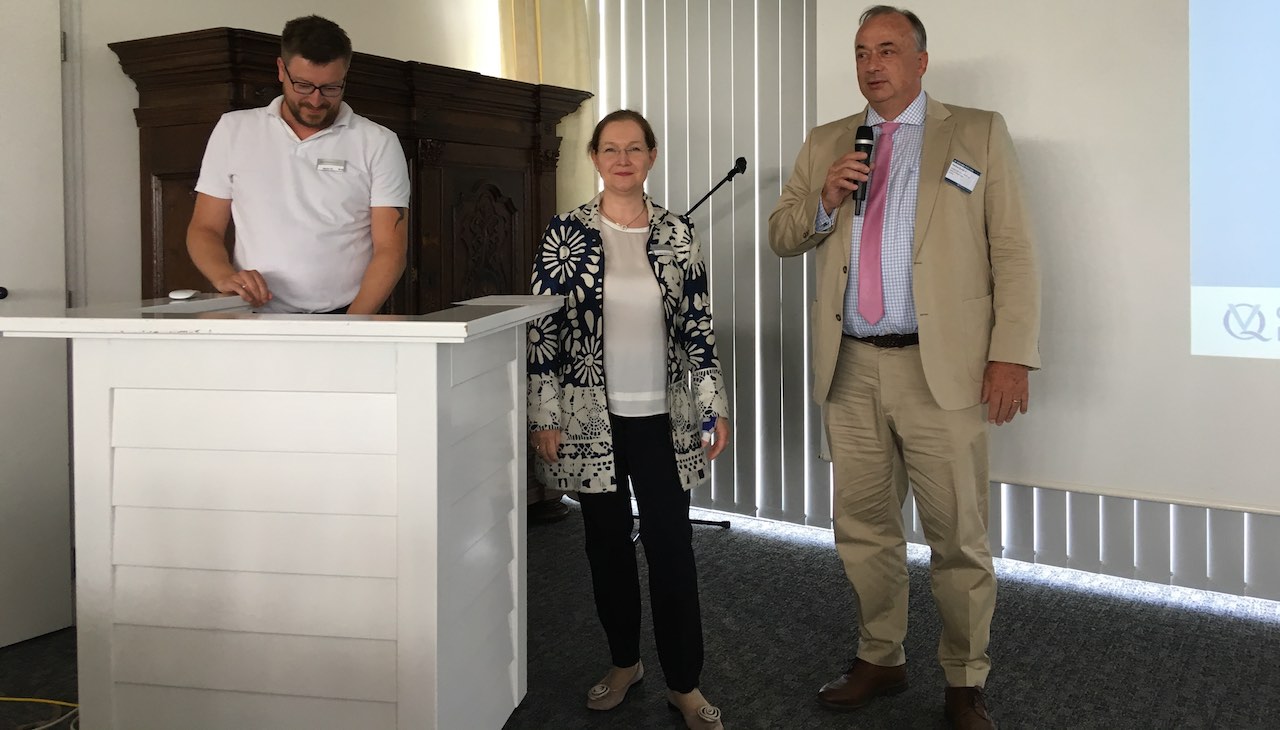 Präsentierten Quintessence News: Stephan Alt, Dr. Marion Marschall und Markus Queitsch (von links). (Foto: Quintessenz)