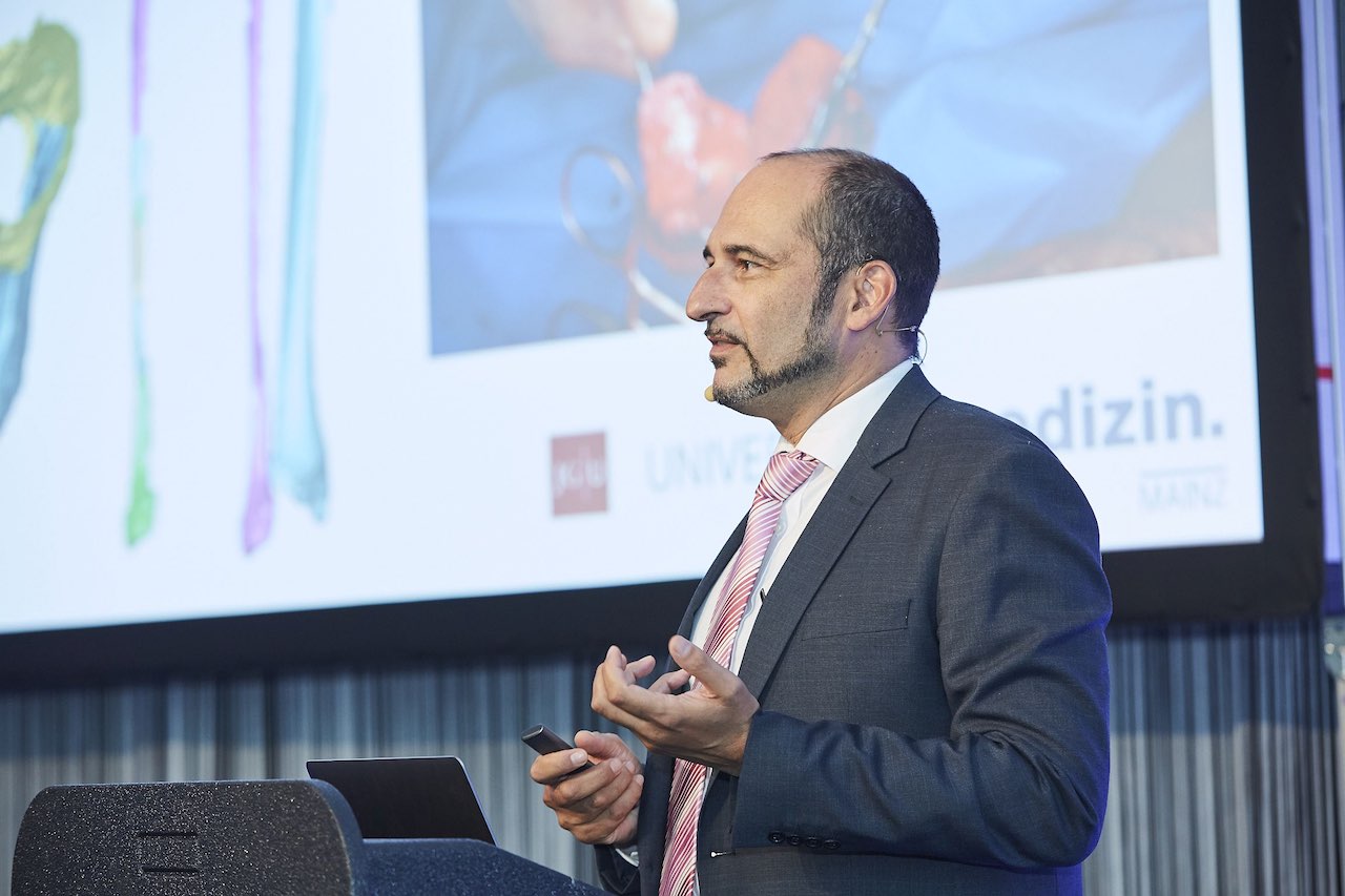 Den Einfluss des Implantatsystems auf Erfolg oder Misserfolg erläutert Prof. Dr. Dr. Bilal Al-Nawas.