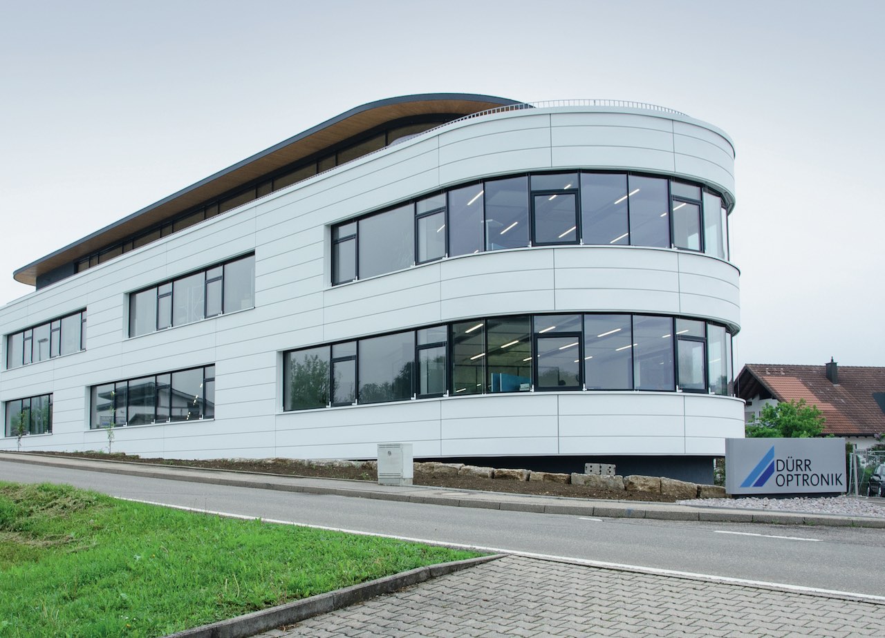 Ein Tochterunternehmen der Dürr Dental SE: Die Dürr Optronik GmbH & Co KG in Gechingen im Schwarzwald, dem Heimatort der Unternehmensgründer Wilhelm und Karl Dürr. (Foto: Dürr Dental)