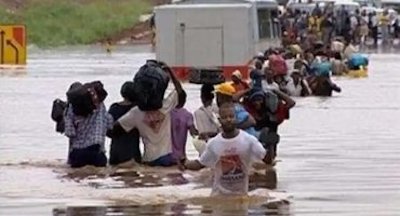 Lange Menschenschlagen auf der Flucht vor dem Zyklon (Foto: Don Bosco Mission/ANS)