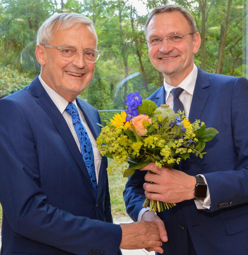 Gratulation an Dr. Andreas Wagner (links) zur Ehrenpräsidentschaft der LZKTh (Foto: LZKTh)