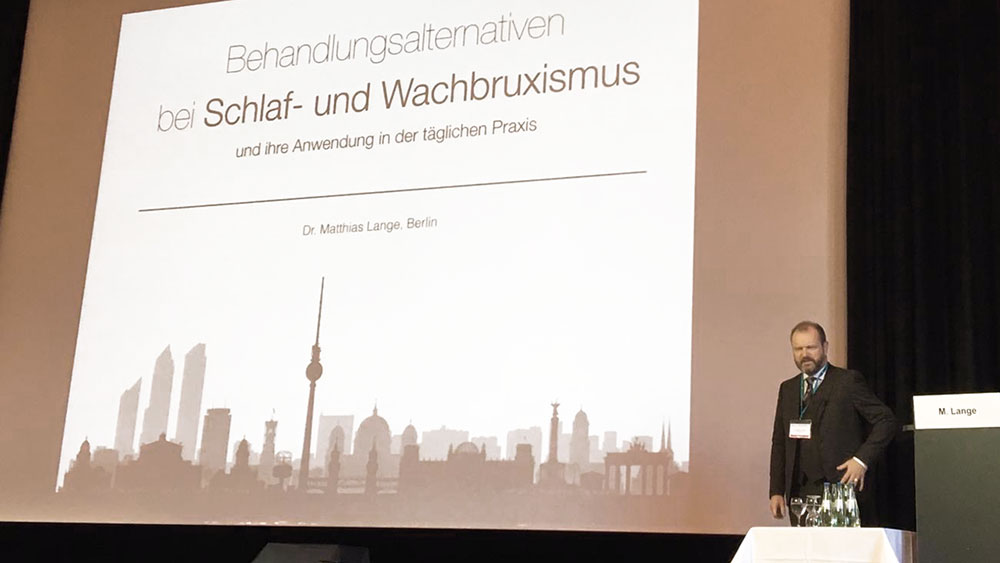 Dr. Matthias Lange erhielt in diesem Jahr den Alex-Motsch-Preis. Er sprach über Behandlungsalternativen bei Schlaf- und Wachbruxismus.