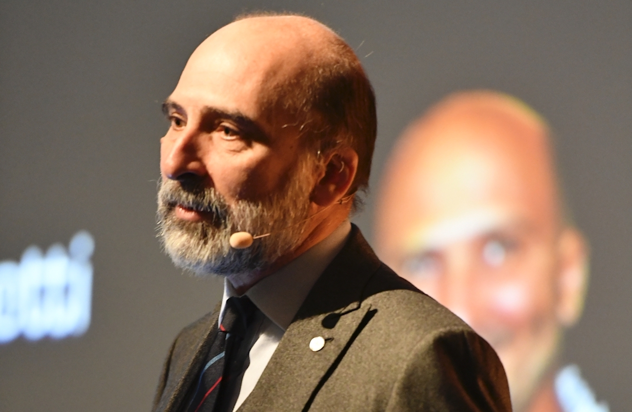 Prof. Dr. Maurizio Tonetti stellte Methoden und Prognosen bei der Augmentation von Weichgewebe dar. (Foto: Dr. Oliver Hartmann)