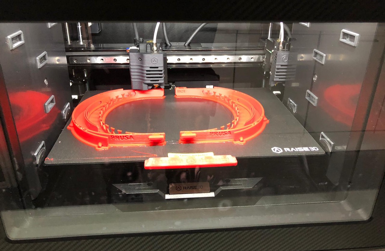 Die Halterungen werden aus einem Polylactid im 3-D-Drucker gefertigt
