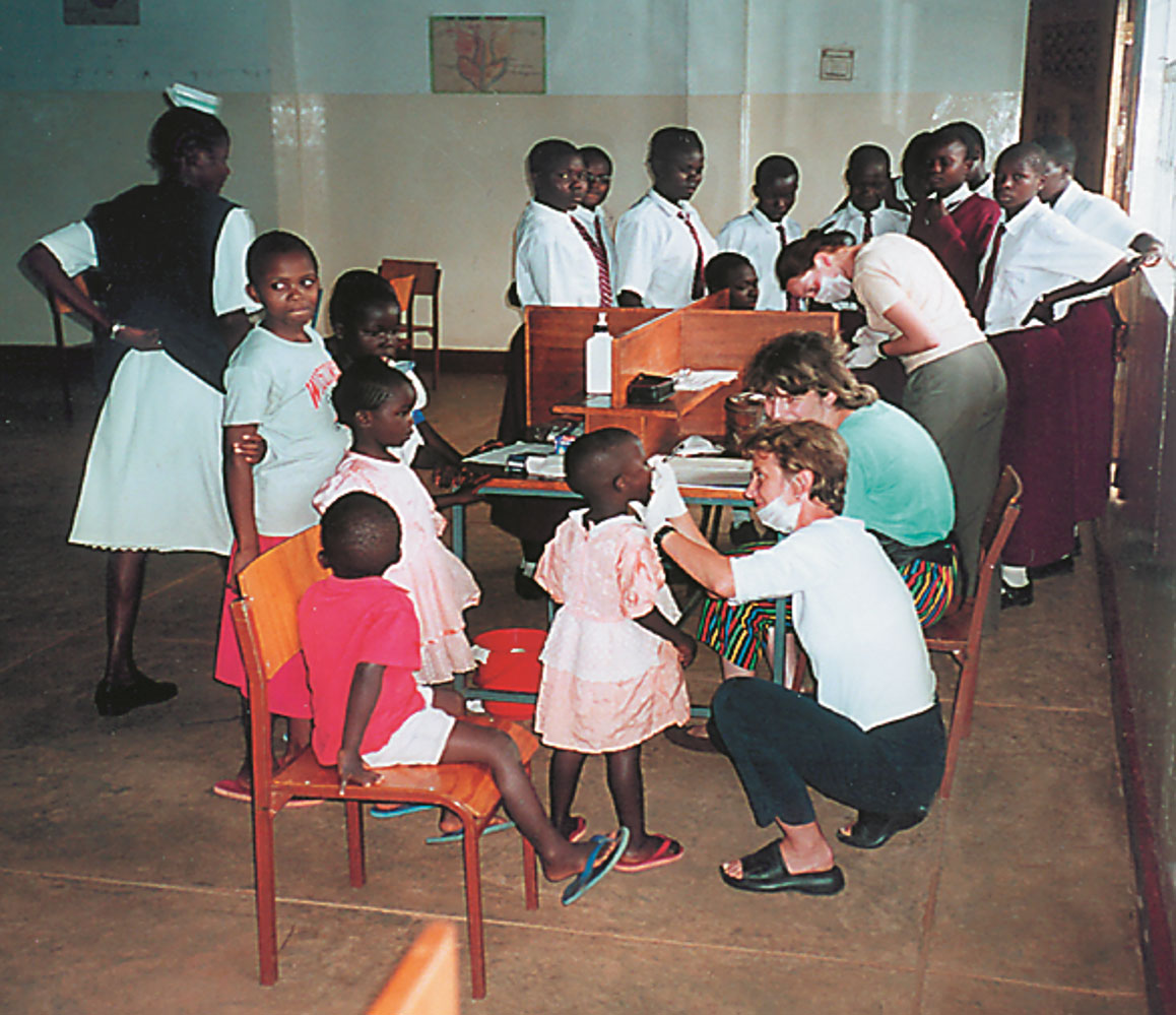 Die ersten Schulbesuche der Dentists for Africa