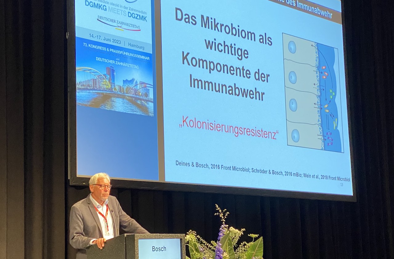Prof. Dr. Thomas Bosch lenkte den Blick auf neue Erkenntnisse der Mikrobiologie zu Gesundheit und Mikrobiom