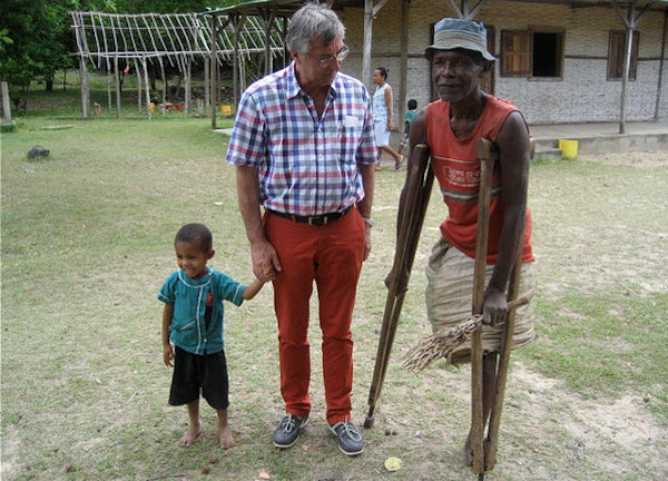 Dr. Klaus Winter hat viele Projekte besucht, wie hier ein Lepraprojekt auf Madagaskar.