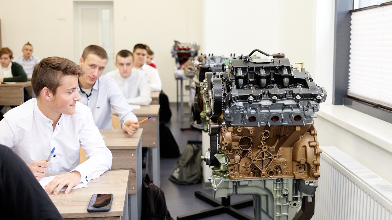 Die Ausstattung der Unterrichtsräume für die Ausbildung der KfZ-Mechaniker ist auch mit Mitteln des HDZ verbessert worden.
