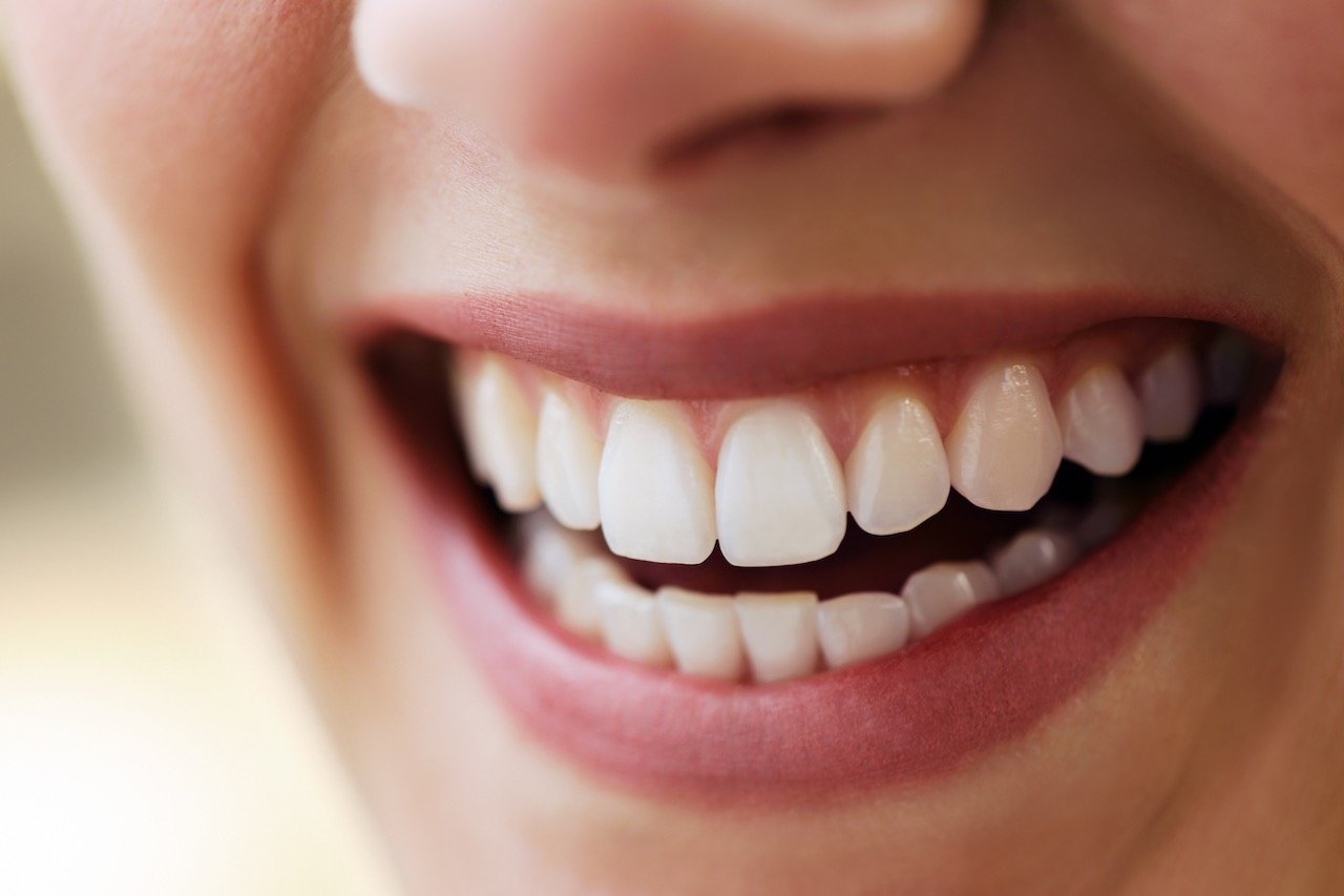 Neue Zahnpasta regeneriert geschwächten Zahnschmelz | Quintessenz