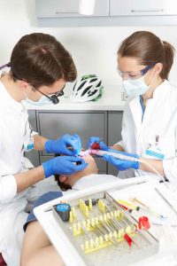 Im Zahntraumazentrum Regensburg werden Patienten rund um die Uhr interdisziplinär zahnmedizinisch versorgt.