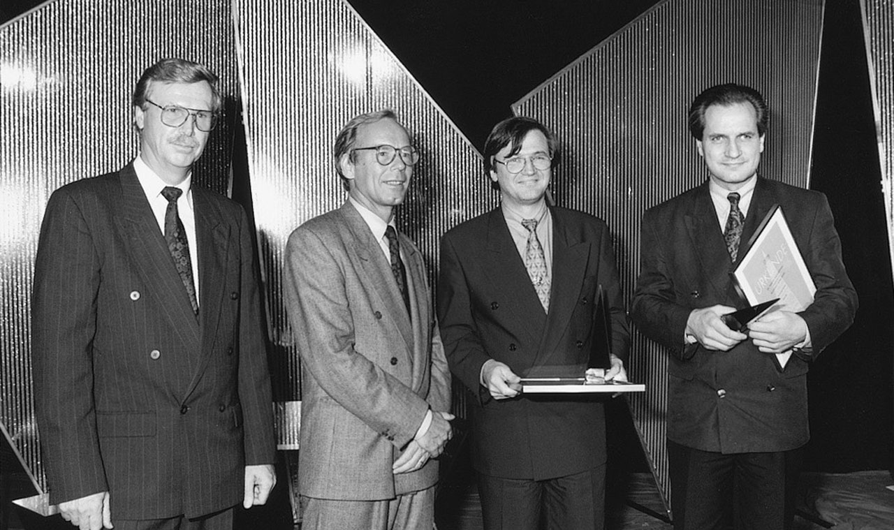 Und wieder ein Filmpreis: 1997 mit Dr. Gerd Basting (2. von rechts) – einer von über 40 nationalen und internationalen Media Awards die das Team Ammann und Basting für die Film- und Multimedia Produktionen im Verlag erhalten haben.