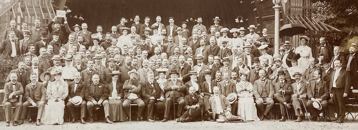 Ausschnitt aus dem Gruppenfoto der Jahrestagung 1906 in Dresden