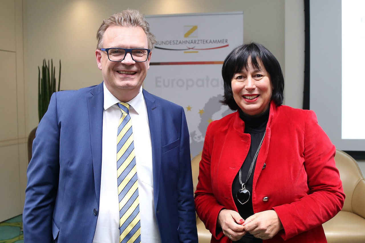 BZÄK-Präsident Prof. Christoph Benz und die Europaabgeordnete Marion Walsmann
