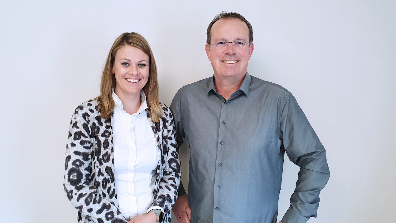 Corinna Stotz-Zauchner, Geschäftsleiterin Zauchner Dentalprodukte, und Uwe Heermann, Head of Sales & Marketing, Argen Dental. 
