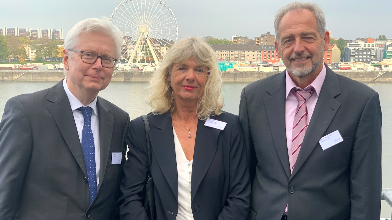 Der alte VDDS-Vorstand: Sabine Zude (Mitte) wurde erneut zur Vorsitzenden des VDDS-Vorstands gewählt. Udo Bartel (links) und Werner Rampetsreiter (rechts) kandidierten nicht erneut.