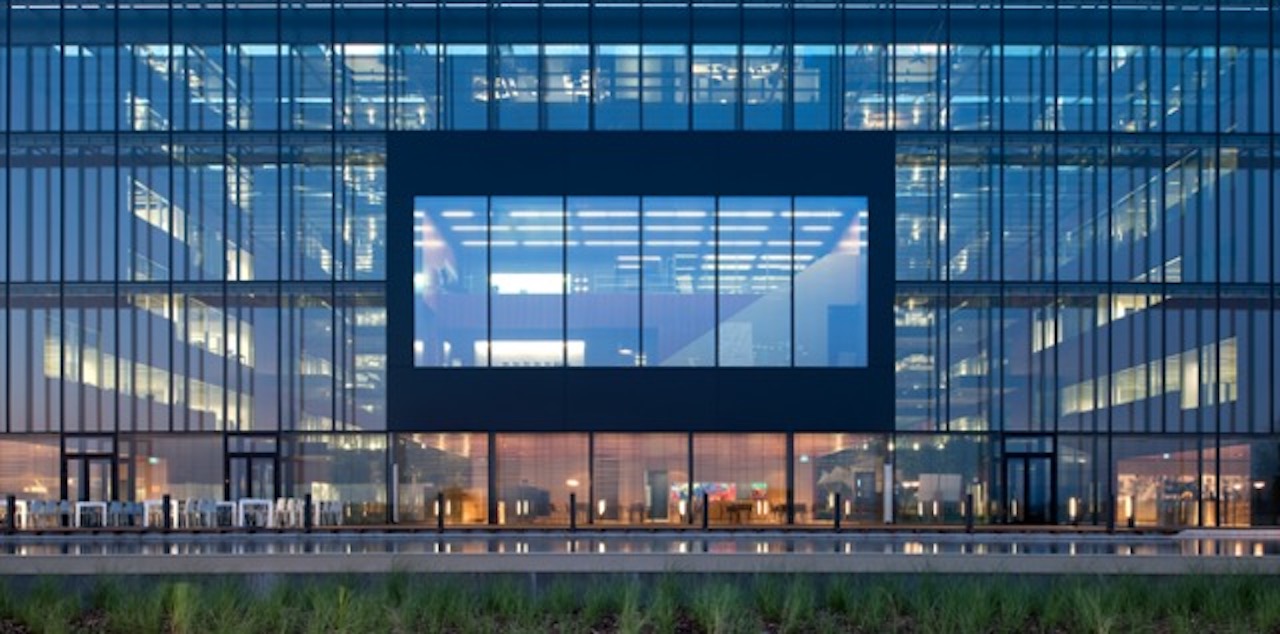 Das „Cube“ Forschungs- und Entwicklungszentrum von Philip Morris International in Neuchâtel, Schweiz.