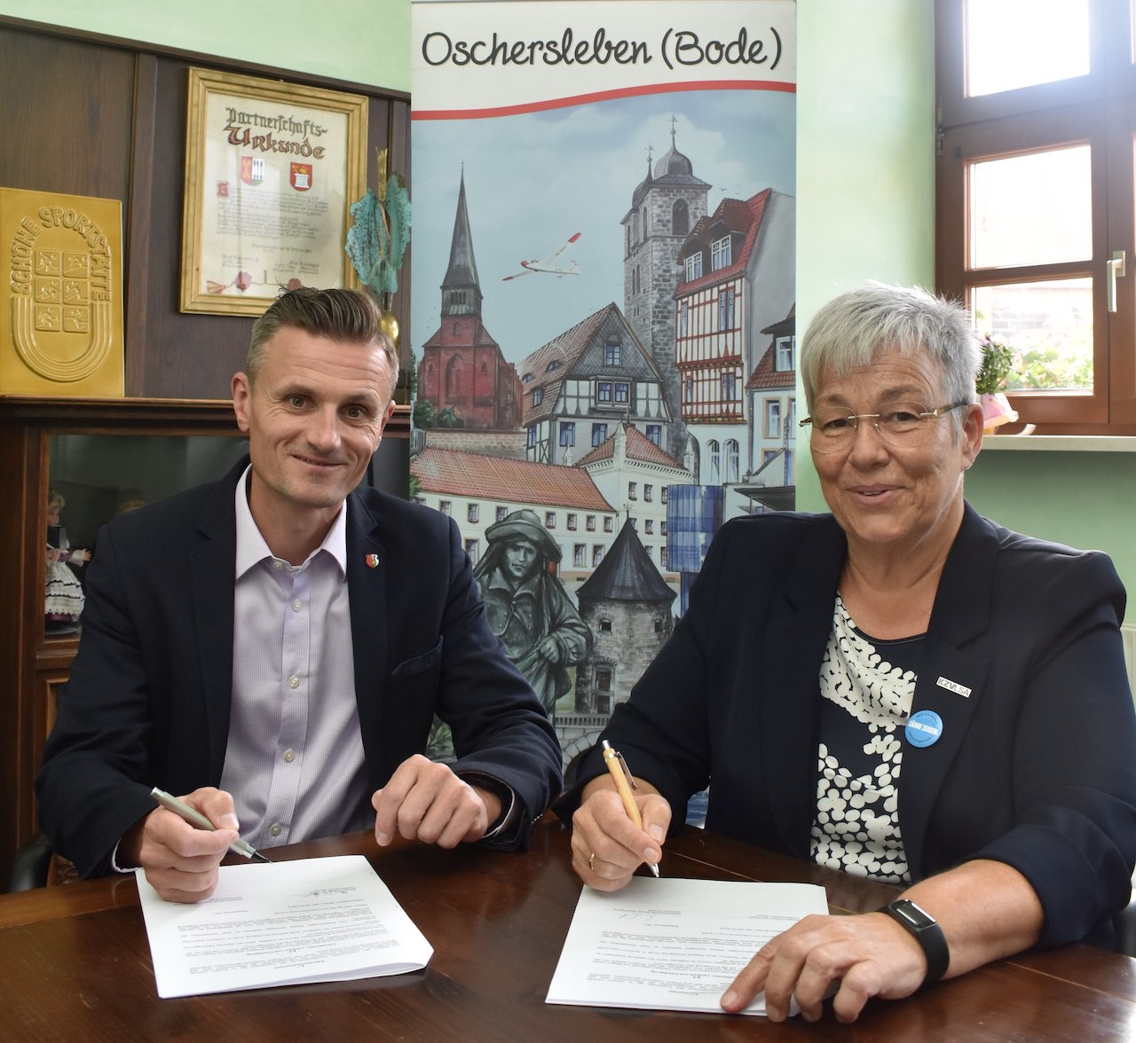 Bürgermeister Benjamin Kanngießer und Dr. Dorit Richter hoffen auf viele Bewerbungen für das Stipendium.